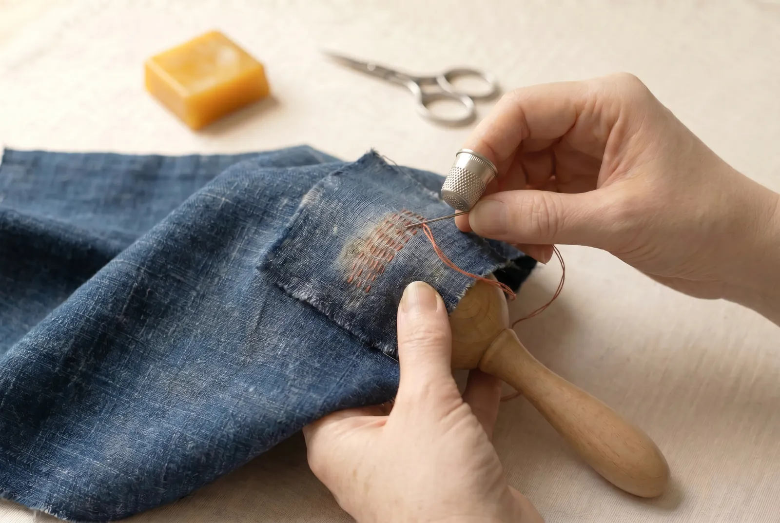 Photo: Let the ends of your rows fall unevenly, some longer and some shorter, so the edge of the darn does not run along a single thread of the cloth.
