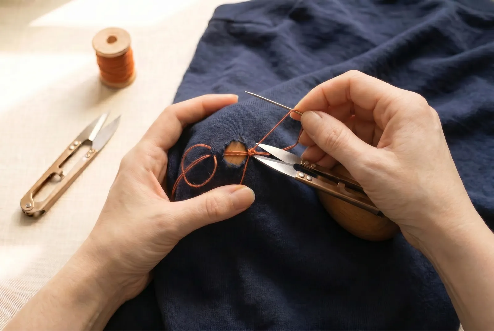 Photo: Finish the thread by running its end 6-13 mm (about 1/4 to 1/2 in) into the sound knit and clipping it close, or by burying a small knot between the layers of…