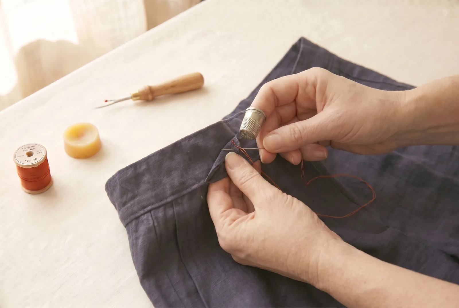 Photo: Turn the raw edge of each side-seam opening under about 3 mm (1/8 in) and stitch it down close to the fold so the opening will not fray.