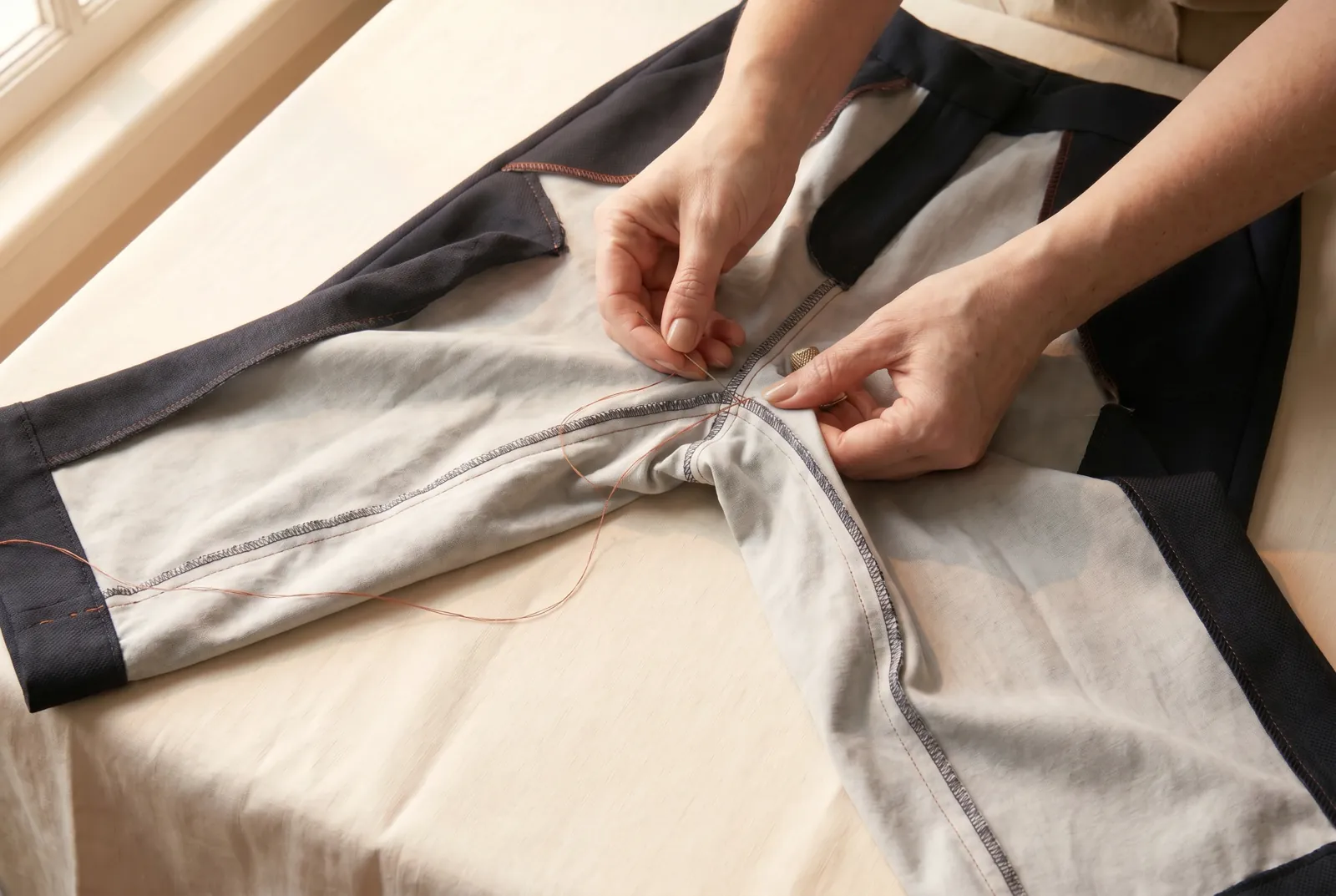 Photo: Fasten the thread so this strain seam cannot work loose.