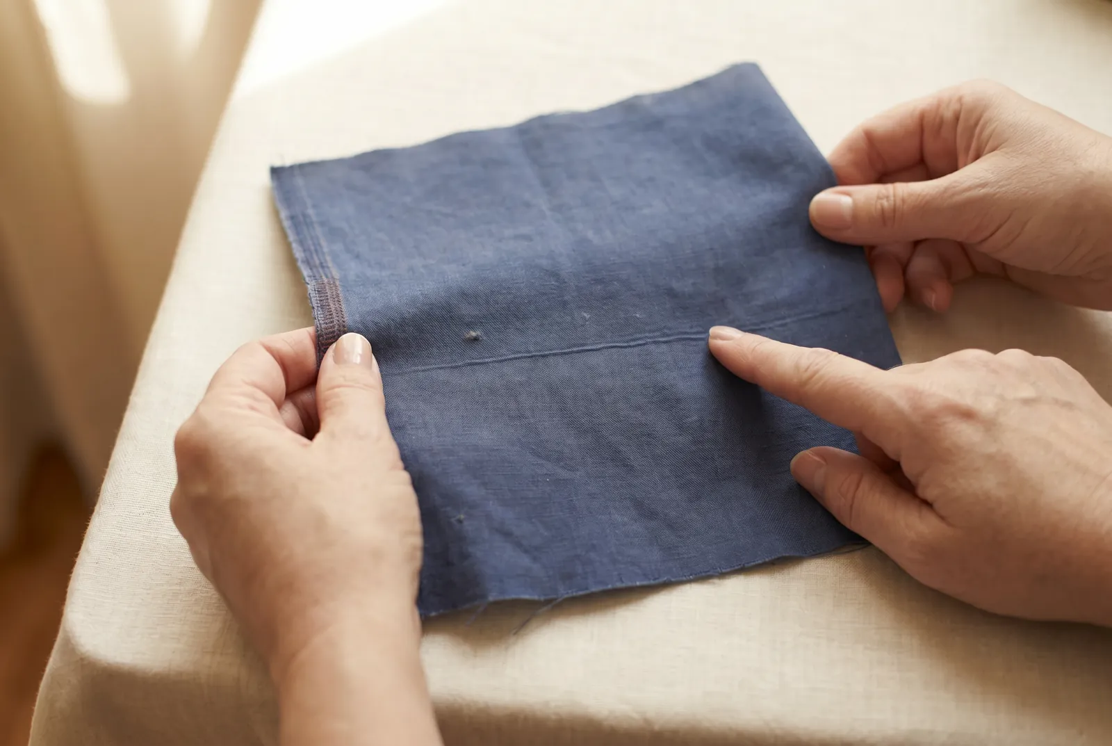 Photo: Now look at the threads crossing from selvage to selvage, passing over and under the warp: these are the weft (also called the woof or filling).